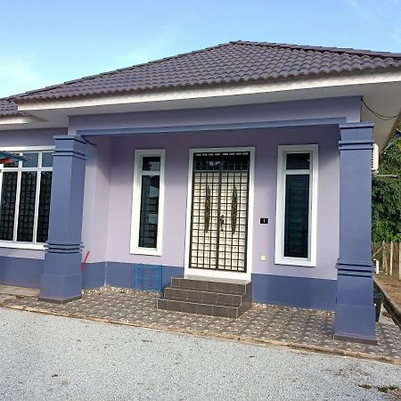 Ummi'S Homestay Kuala Besut Kampong Baru Ngoại thất bức ảnh