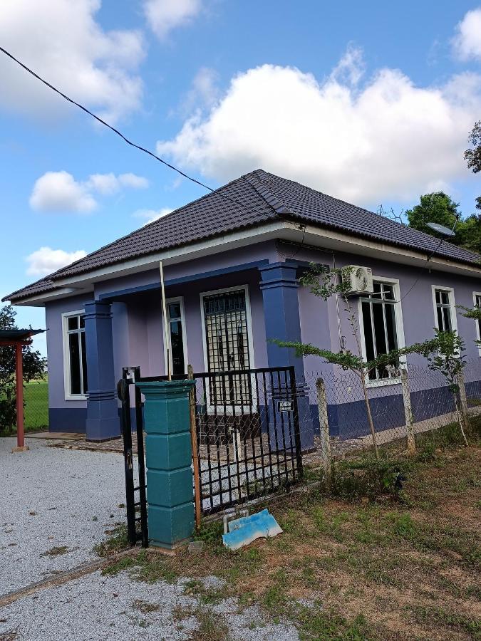 Ummi'S Homestay Kuala Besut Kampong Baru Ngoại thất bức ảnh