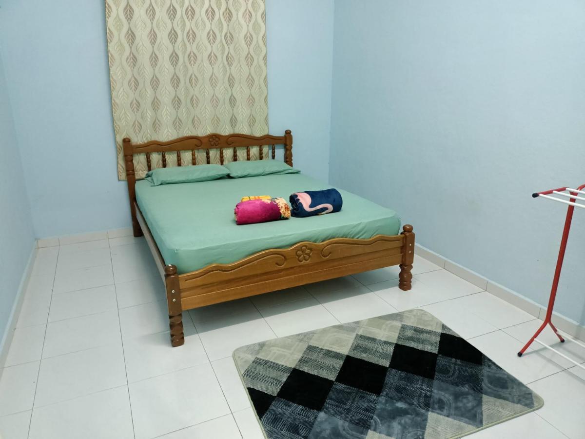 Ummi'S Homestay Kuala Besut Kampong Baru Ngoại thất bức ảnh