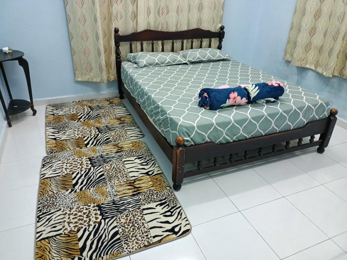 Ummi'S Homestay Kuala Besut Kampong Baru Ngoại thất bức ảnh